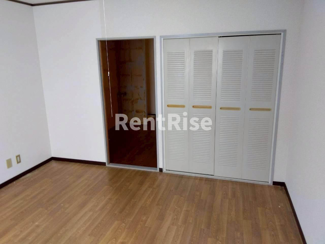 SurplusOne大島の駐車場