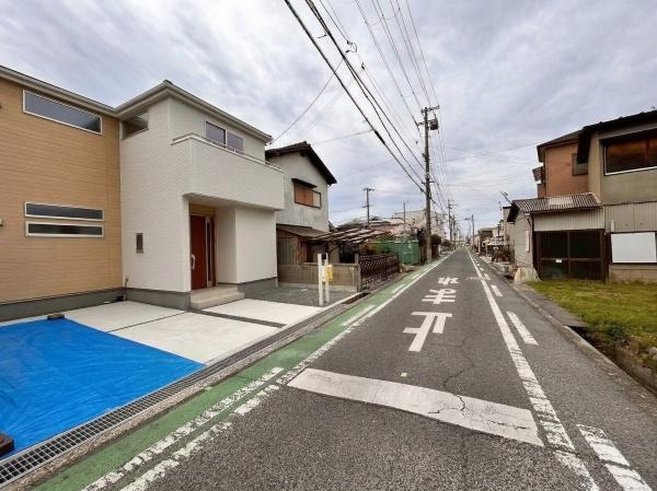 【前面道路含む現地写真】