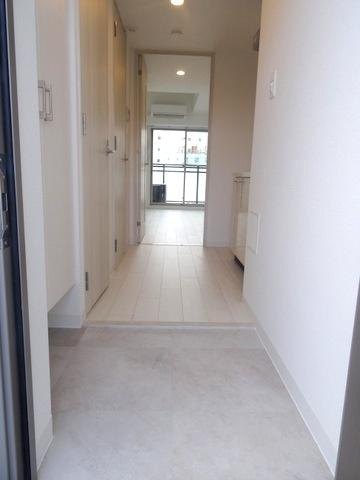 S-FORT大正リヴィエールの居間・リビング|★玄関側から見た室内★