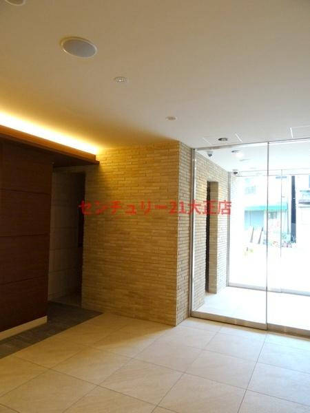 レジュールアッシュ大正レガントのエントランス