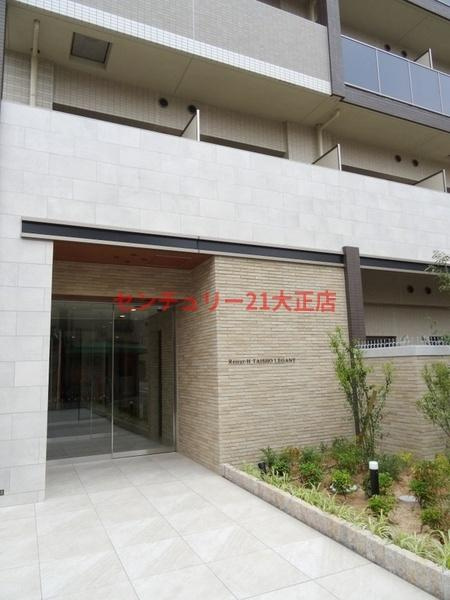 レジュールアッシュ大正レガントのエントランス