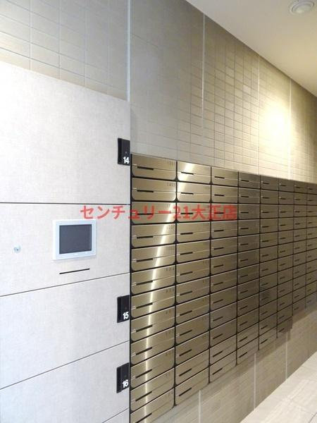 レジュールアッシュ大正レガントのエントランス