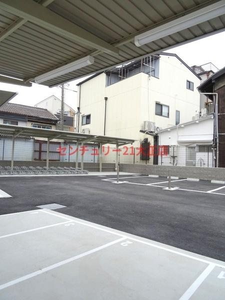 レジュールアッシュ大正レガントの駐車場