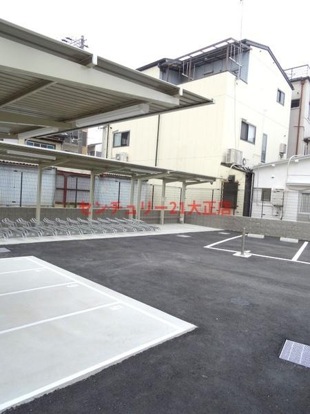 レジュールアッシュ大正レガントの駐車場