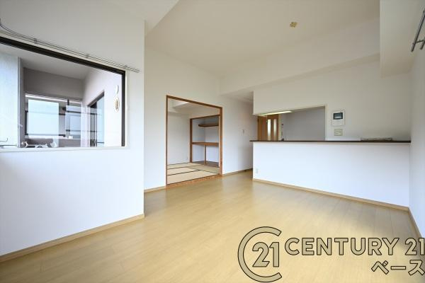 ローレルコート国分旭ヶ丘の居間・リビング|■現地撮影写真■ご家族でくつろいでいただける広々したＬＤＫ！