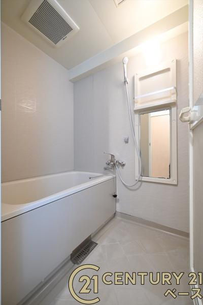 ローレルコート国分旭ヶ丘の浴室|■現地撮影写真■ゆったりしたサイズの浴室！足を伸ばしての入浴は疲れも癒してくれます！