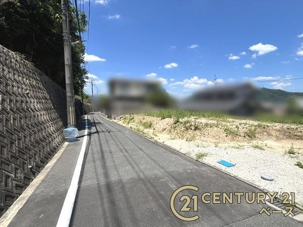 生駒郡斑鳩町稲葉西２丁目の売地の前面道路含む現地写真|■現地撮影写真■閑静な住宅地で穏やかな暮らしをスタート！