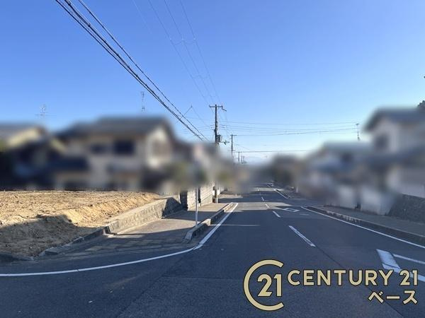 生駒郡三郷町美松ケ丘東２丁目の売地の前面道路含む現地写真|■現地撮影写真■緑豊かな気持ちの良い住環境！