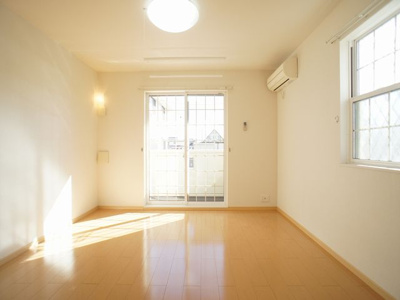 【居間・リビング】 | デスパシオＤ | 快適に過ごせるエアコンが付いています♪