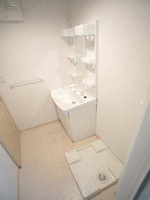 【洗面所】 | デスパシオＤ | 洗髪洗面化粧台と洗濯機置き場があります♪