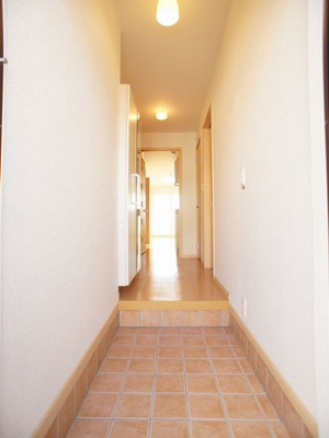 【玄関】 | デスパシオＤ | 1階玄関！たくさん収納できるシューズボックスが付いています♪