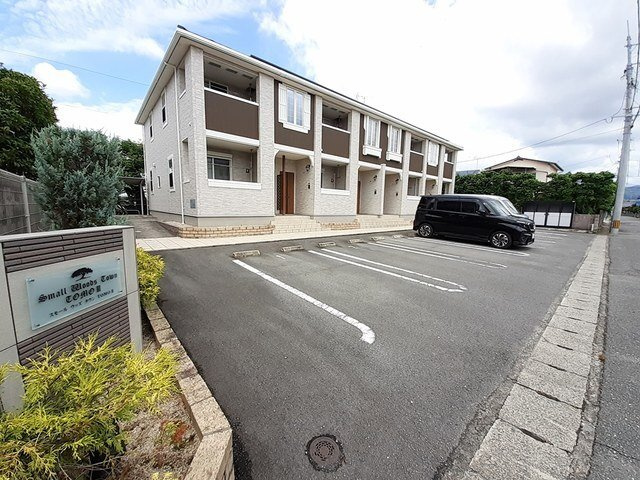 スモールウッズタウンＴＯＭＯⅢの駐車場