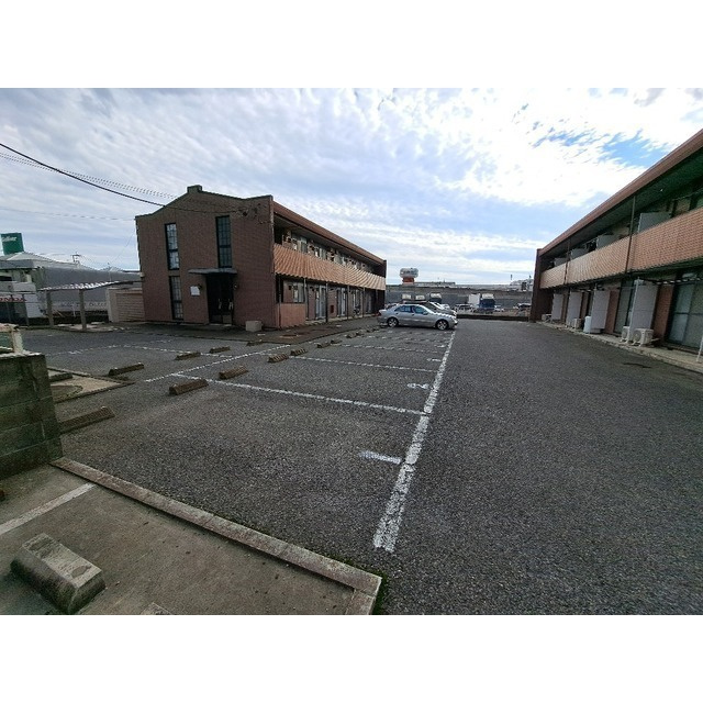 シャルマンAの駐車場