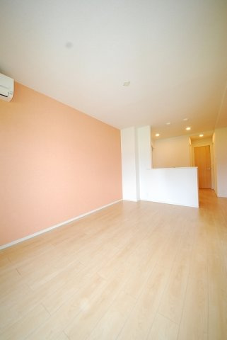 ＲＥＳＴ　ＷＯＯＤ　２の居間・リビング