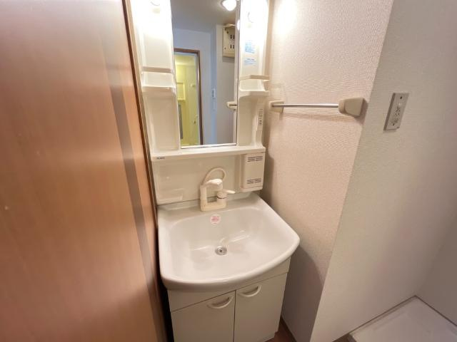 ルミエール　シャトーの洗面所|洗髪洗面化粧台