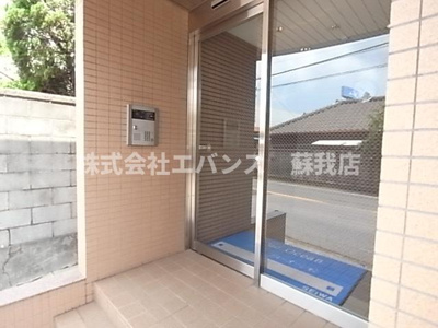 【エントランス】 | ブルーオーシャン | ゆとりのあるエントランスです