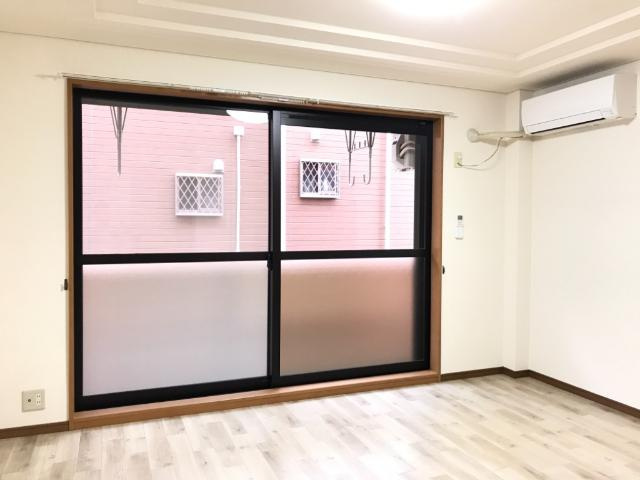 グランデール岩塚の居間・リビング|洋室