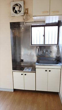 平井三松ハイムのキッチン|コンパクトなキッチンで掃除もラクラク