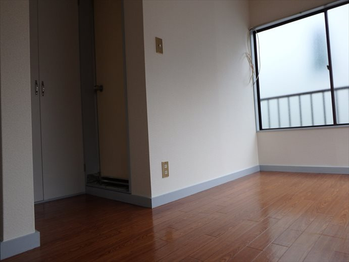 平井三松ハイムの居間・リビング|ゆったりとしたリビングです