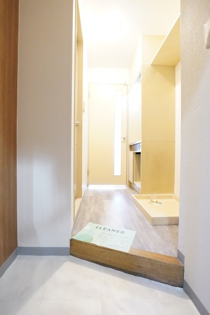 日神パレス西台第３の玄関|収納もある玄関です