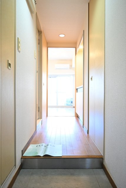 グリーンプラザ東あずまの玄関|収納もある玄関です