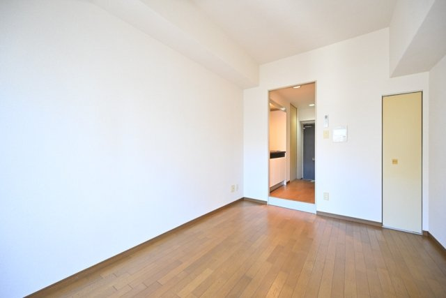 グリーンプラザ東あずまの洋室|落ち着いた色調の洋室です