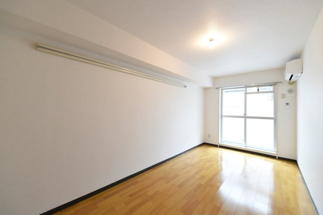 ドム雪ケ谷大塚の洋室|使い勝手のいい洋室です