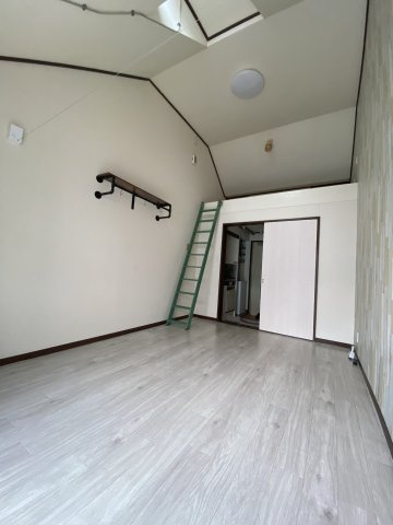 鎌谷町パレスⅠの洋室|広々とした洋室です