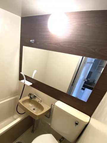 鎌谷町パレスⅠの洗面所|広い洗面スペース