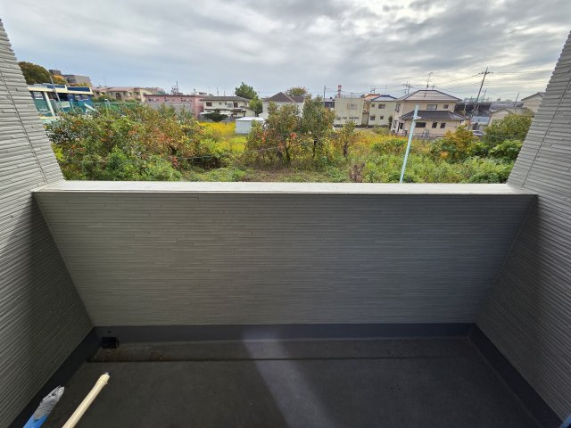 コンフォルトのバルコニー|暖かな日差しのふりそそぐバルコニー