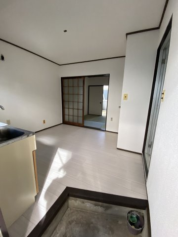 植田荘の玄関|明るい玄関です