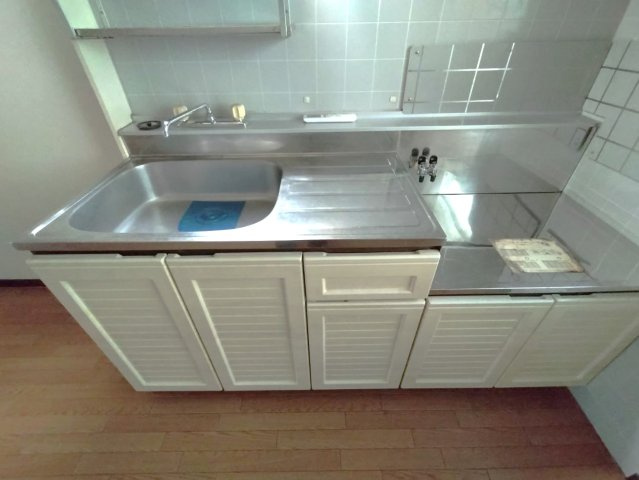 ハイフォーレストAのキッチン|きれいなキッチンです