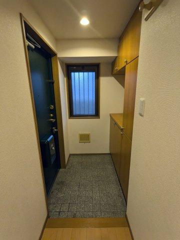 アソシエール溝の口の玄関|収納もある玄関です