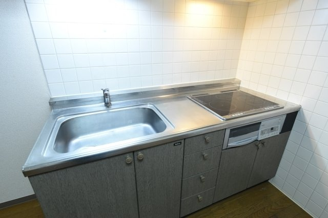 クレアパーク野方のキッチン|システムキッチン（2口IH・1口ラジエント・グリル付）