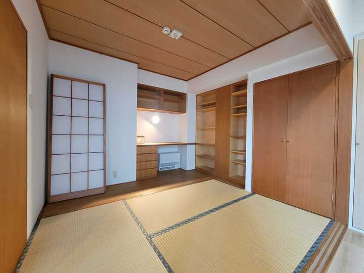 三鷹市下連雀３丁目の賃貸マンションの和室|畳の上でゆっくりとくつろげる和室です