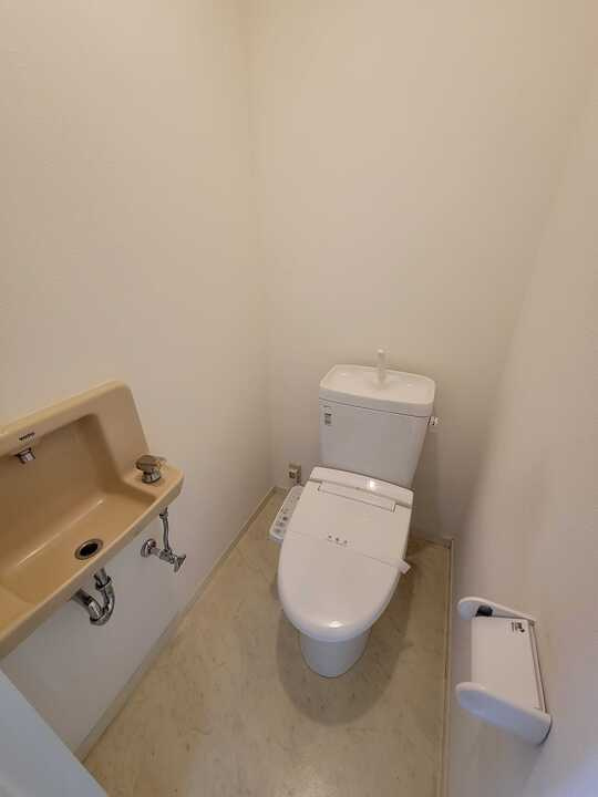 三鷹市下連雀３丁目の賃貸マンションのトイレ|清潔感のあるトイレです