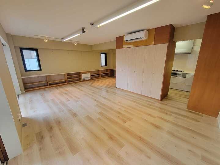 三鷹市下連雀３丁目の賃貸マンションの居間・リビング|ゆったりとしたリビングです