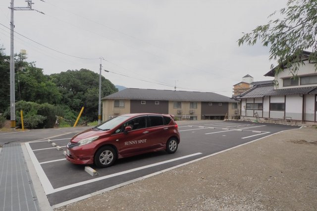 スターテラス上安の駐車場