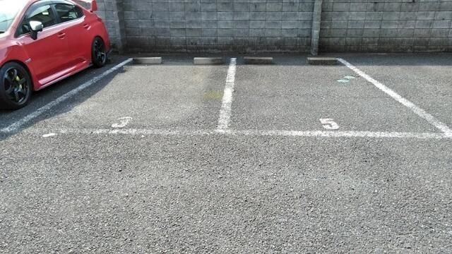 ヴェルドミールＢの駐車場