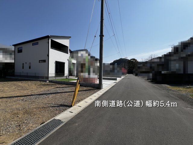 【前面道路含む現地写真】 | 高知市瀬戸東町３丁目/１号棟