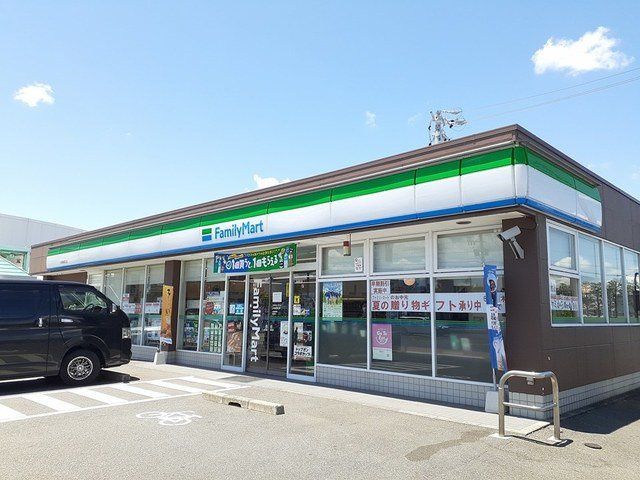 クライムの周辺|ファミリーマート　小牧味岡口店まで500m