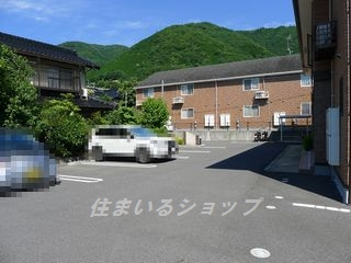 広島市安佐北区可部東１丁目のアパートの駐車場
