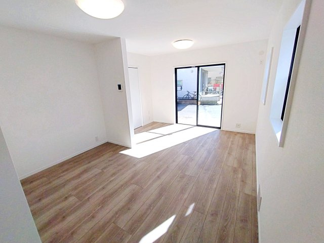 茅ヶ崎市柳島海岸戸建の居間・リビング