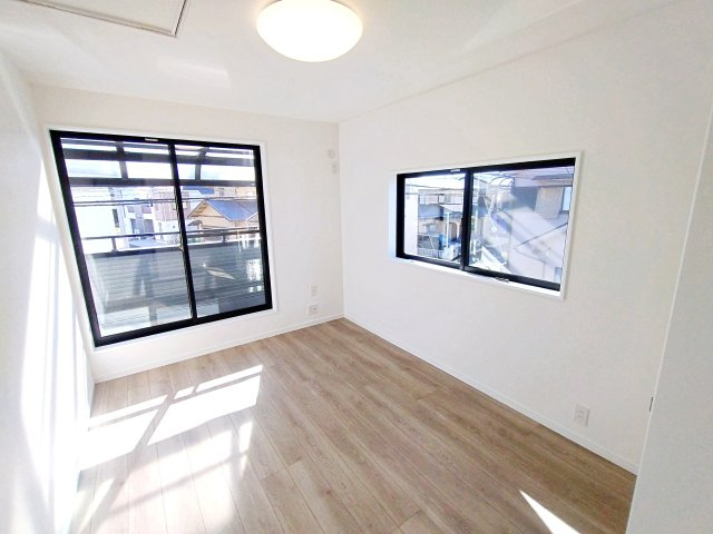 茅ヶ崎市柳島海岸戸建の洋室