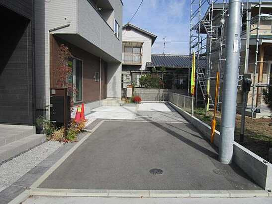 【前面道路含む現地写真】