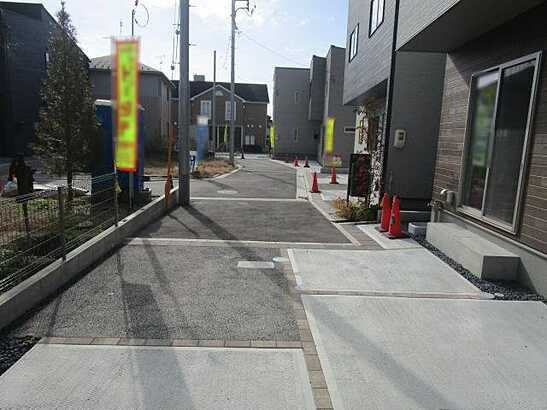 【前面道路含む現地写真】