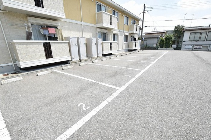 アンダンテ鈴蘭の駐車場