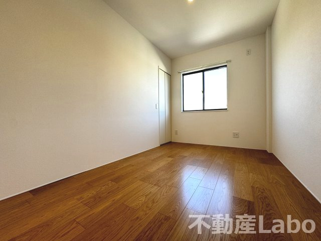 徳島市国府町日開のアパートの洋室