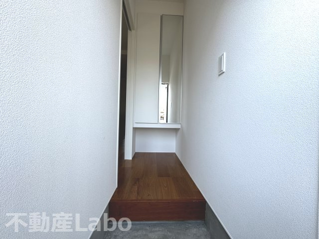 徳島市国府町日開のアパートの玄関