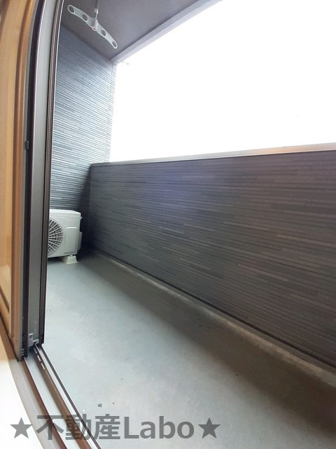 リヨン A　101のバルコニー